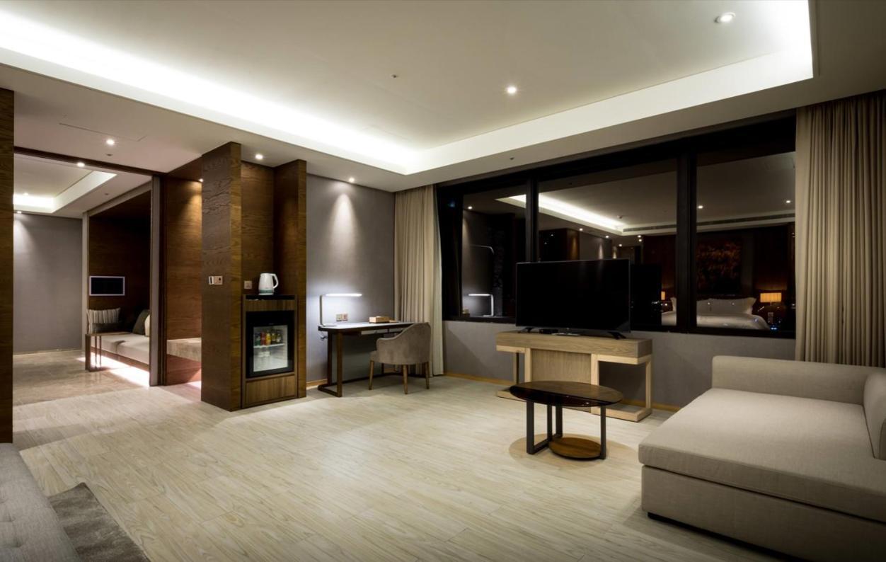 Cuncyue Hot Spring Resort Luodong Oda fotoğraf A suite at the hotel