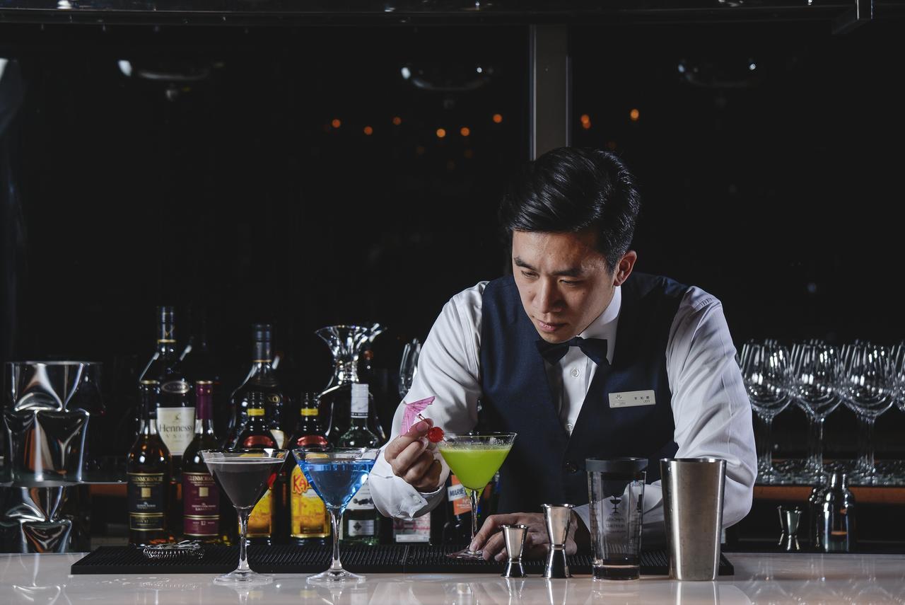 Cuncyue Hot Spring Resort Luodong Dış mekan fotoğraf Bartender at work