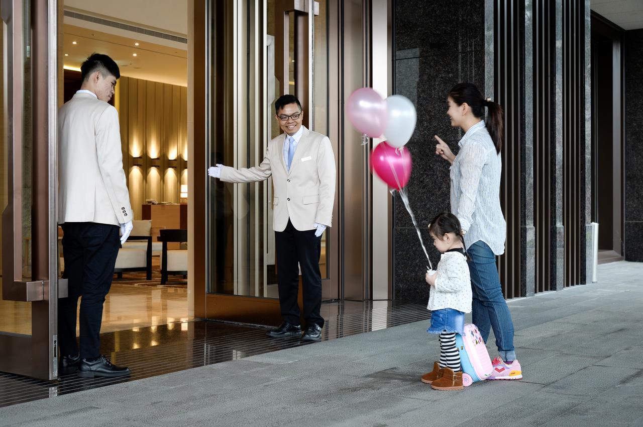 Cuncyue Hot Spring Resort Luodong Dış mekan fotoğraf Concierge service at a hotel
